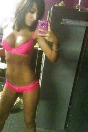 Susana (23) in Hawaii | No-Strings Adult Dating
