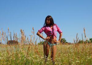 Julie, 27, Alberta | No Commitment Dating Profile