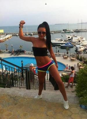 Photo of Helen (19), adult profile in Kelowna, BCO