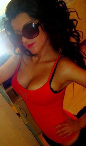 Ivelisse from Shrewsbury, Missouri is looking for adult webcam chat