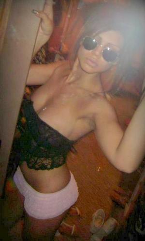 Tracee from Portland, North Dakota is looking for adult webcam chat