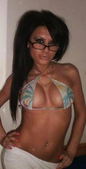 Sunni from Dalton Gardens, Idaho is looking for adult webcam chat