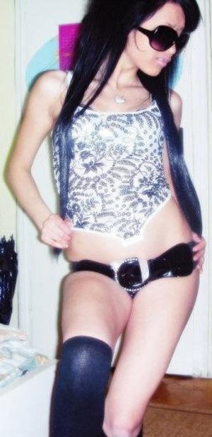 Chiquita from La Harpe, Illinois is looking for adult webcam chat