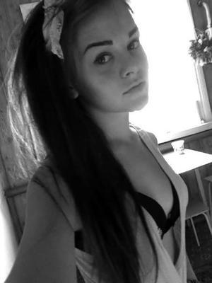 Julienne from Wausa, Nebraska is looking for adult webcam chat