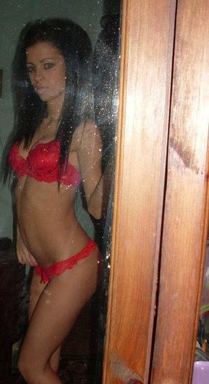 Tama from West Bradenton, Florida is looking for adult webcam chat