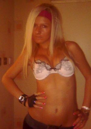 Jacklyn from Richardton, North Dakota is looking for adult webcam chat