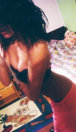 Jacklyn from Plainville, Kansas is looking for adult webcam chat