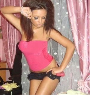 Rosalinda from Papaikou, Hawaii is looking for adult webcam chat