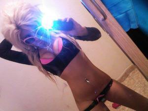 Ivonne from Saylorville, Iowa is looking for adult webcam chat