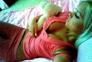 Shenna from Hoolehua, Hawaii is looking for adult webcam chat