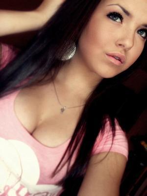 Corazon from Spring Hope, North Carolina is looking for adult webcam chat