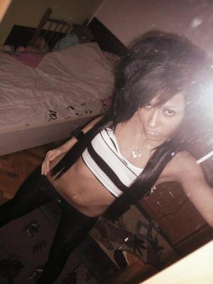 Gertie from Washington is looking for adult webcam chat